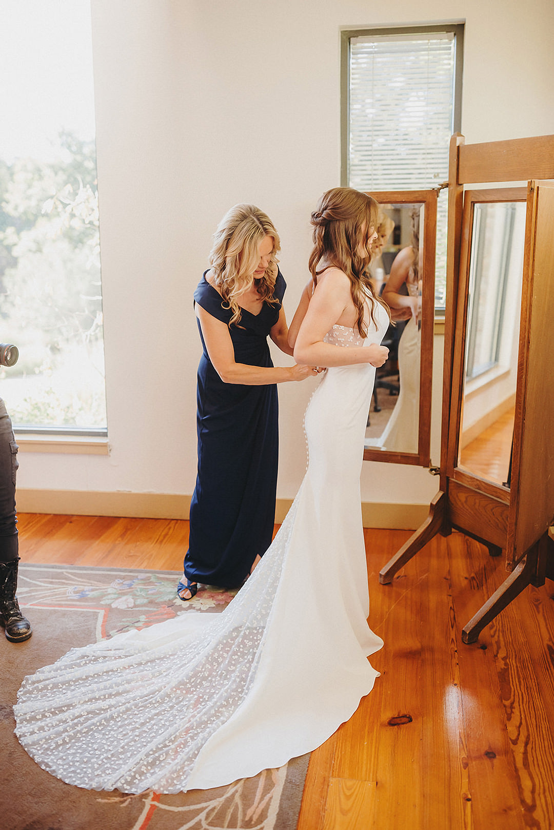 Whimsical Pretty Lady Bird Johnson Wildflower Center Wedding