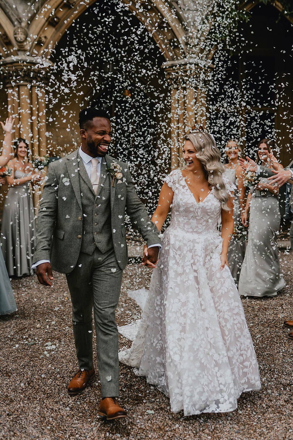 Manor Lake Wedding Grace Dove Photography Confetti Throw