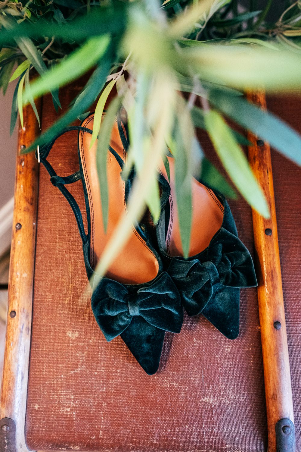 Green Bow Velvet Bride Shoes Autumn Harvest Wedding Three Flowers Photography