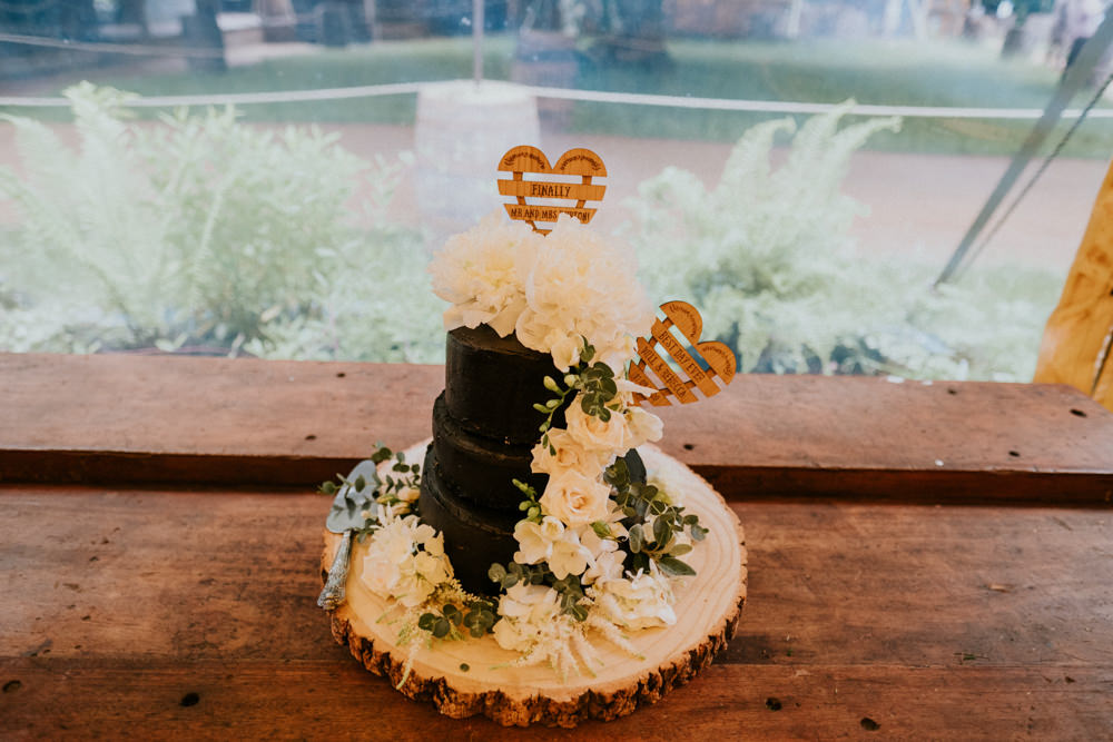 Black Cake White Flowers Small Woodland Wedding Joanna Nicole Photography