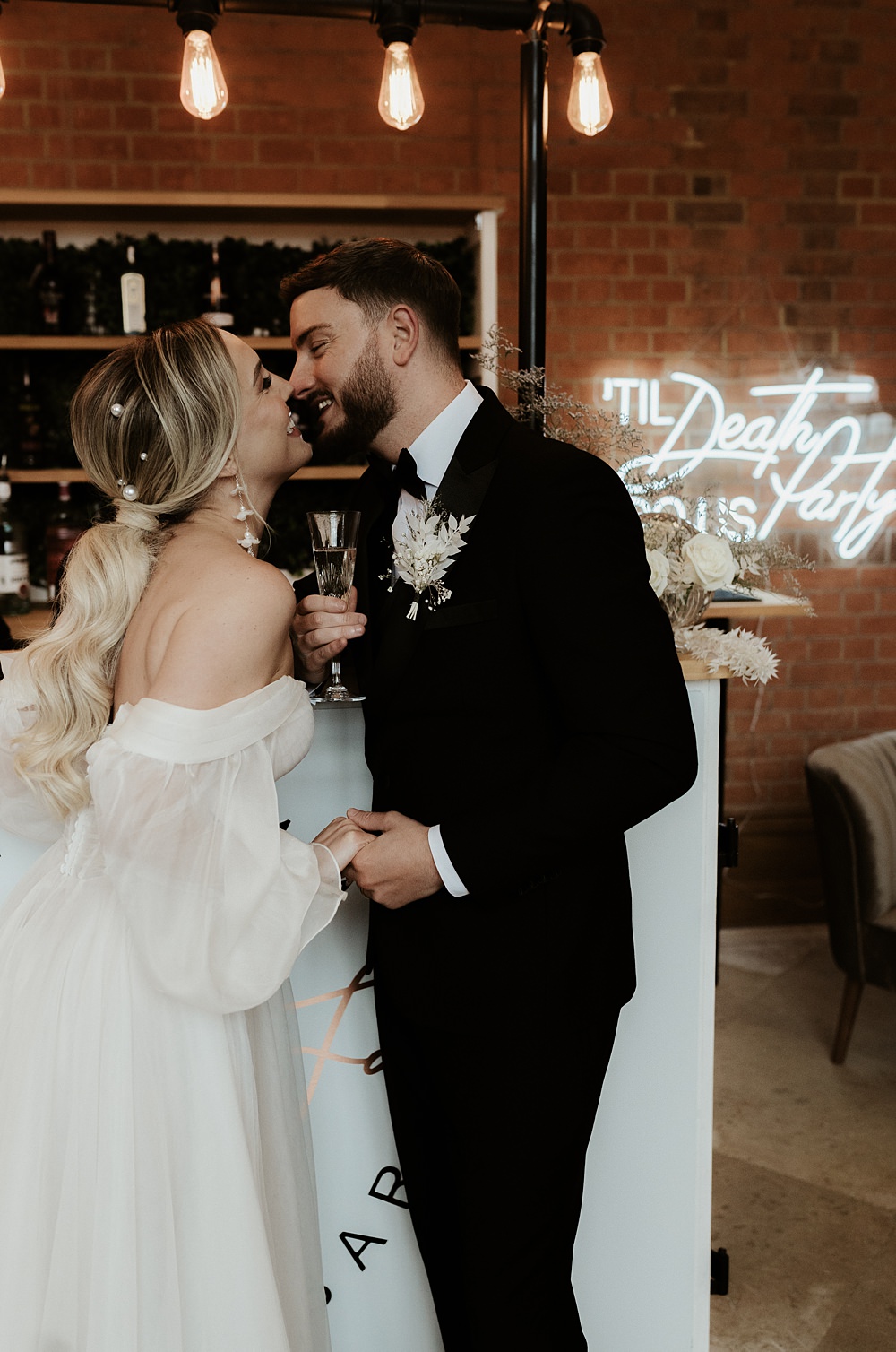 Cocktails Drinks Blue White Wedding Ideas Natalie Silvester Photography