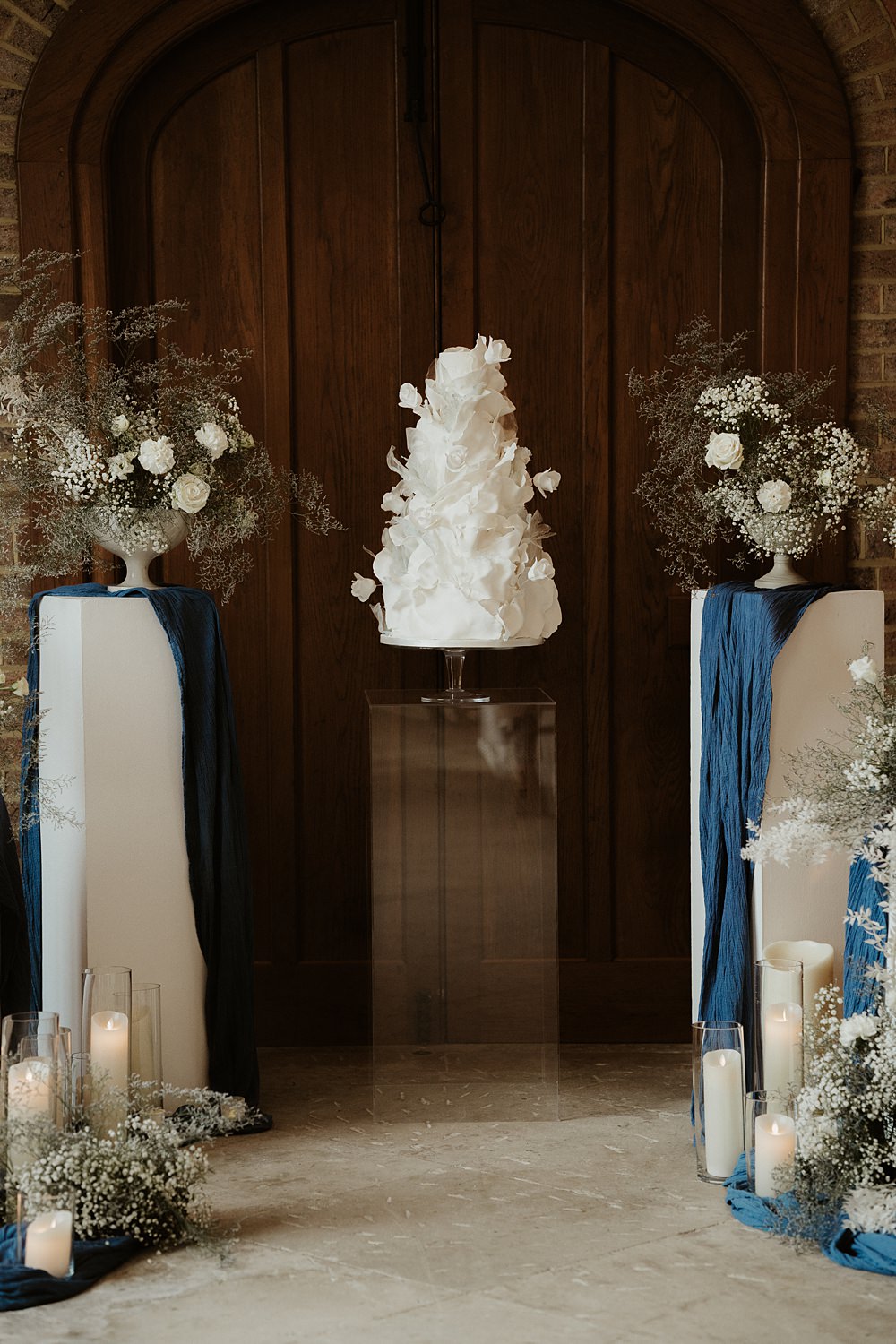 Cake Table Clear Stand Pillars Blue White Wedding Ideas Natalie Silvester Photography