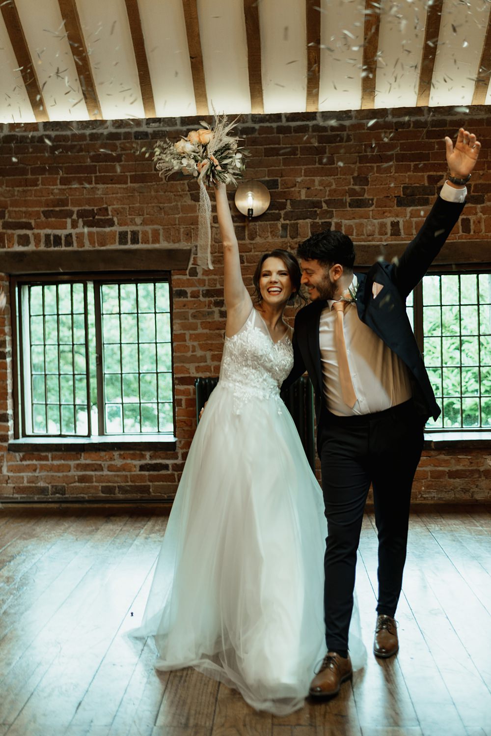 Confetti Throw Coach House Soughton Hall Wedding Ideas Sara Ribera Photography