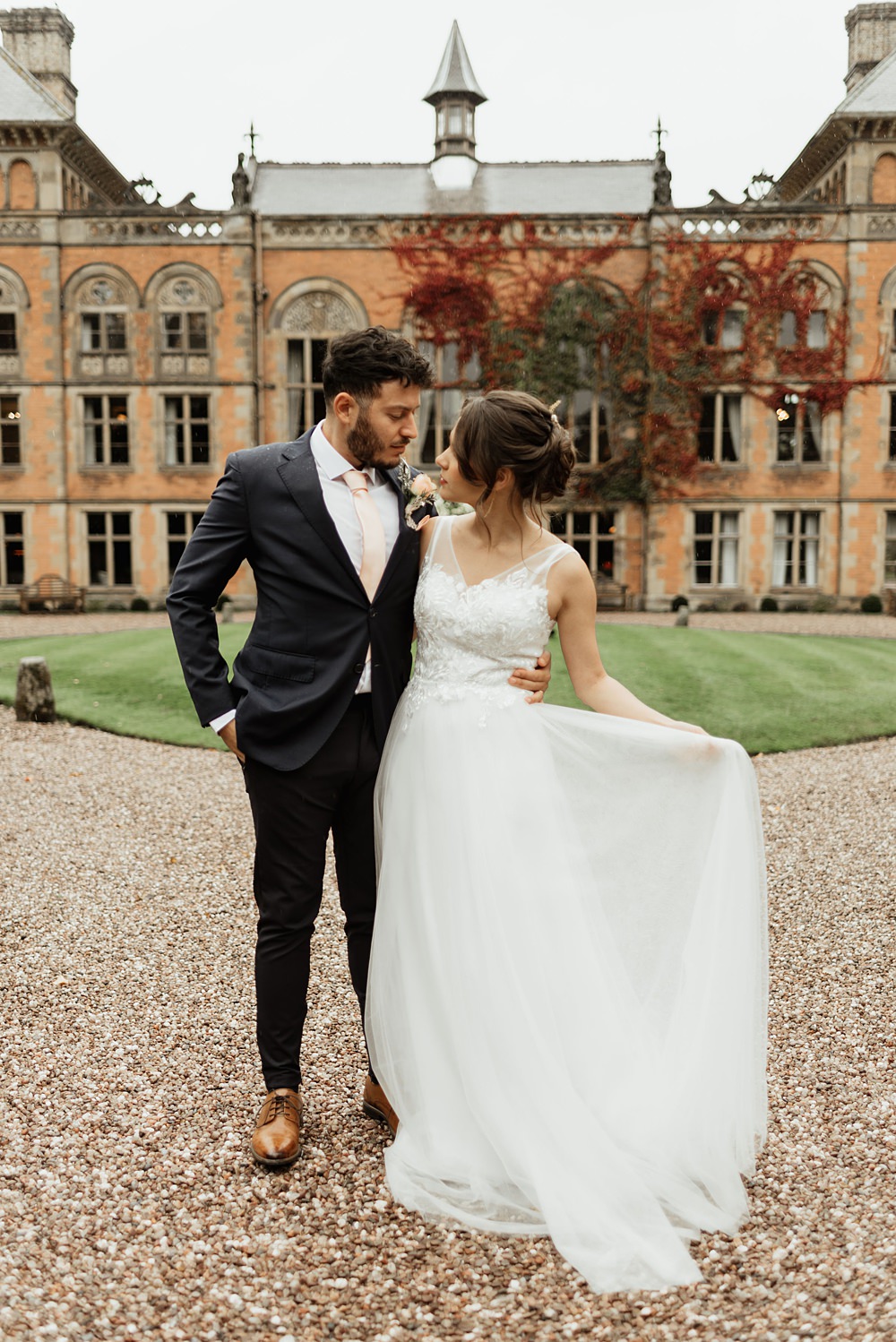 Coach House Soughton Hall Wedding Ideas Sara Ribera Photography