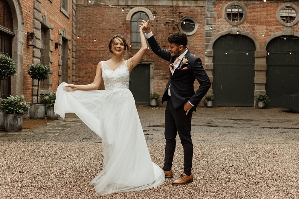 Coach House Soughton Hall Wedding Ideas Sara Ribera Photography