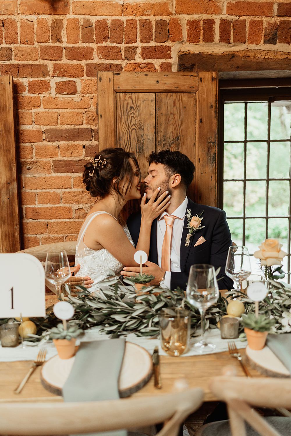 Coach House Soughton Hall Wedding Ideas Sara Ribera Photography