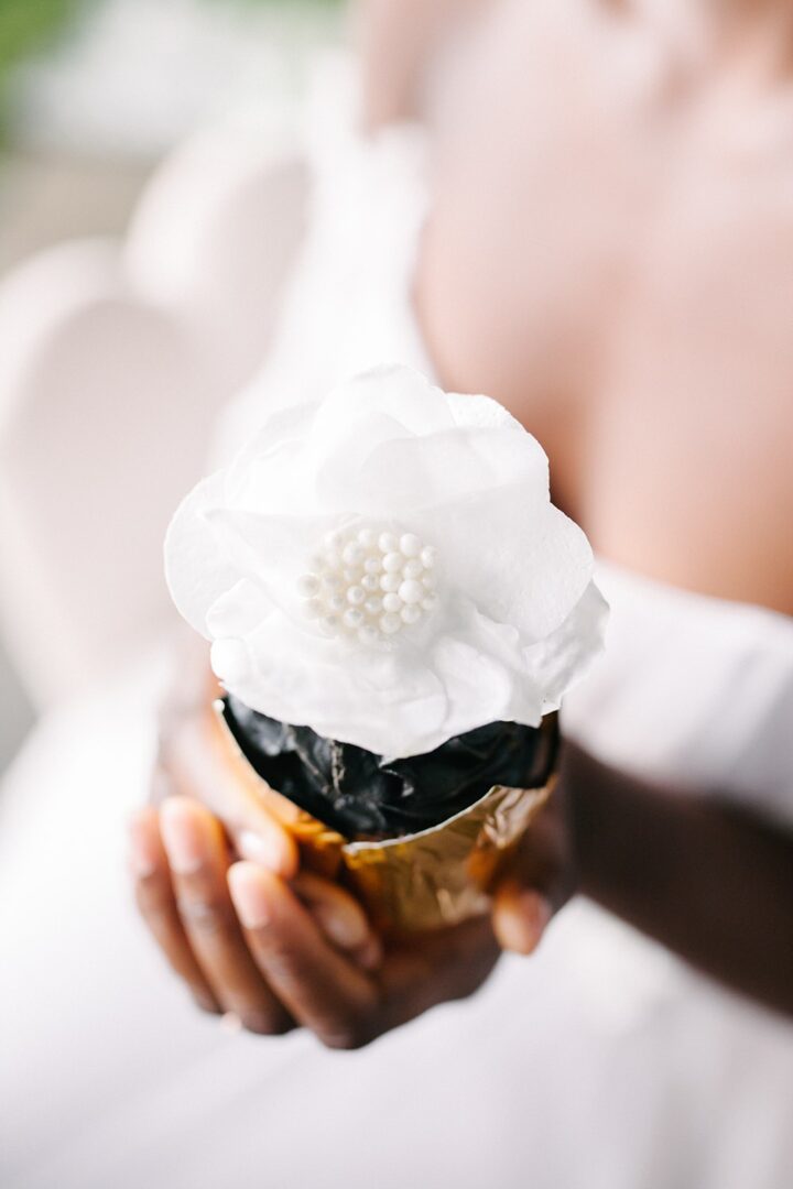 Wedding Cupcake Black White Flower Rosetta Li Weddings