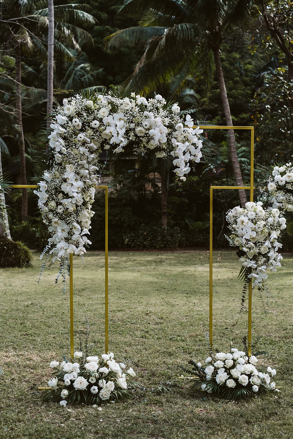 Metal White Flower Backdrop Ceremony Rayavadee Krabi Wedding Thailand Blancorazon Wedding