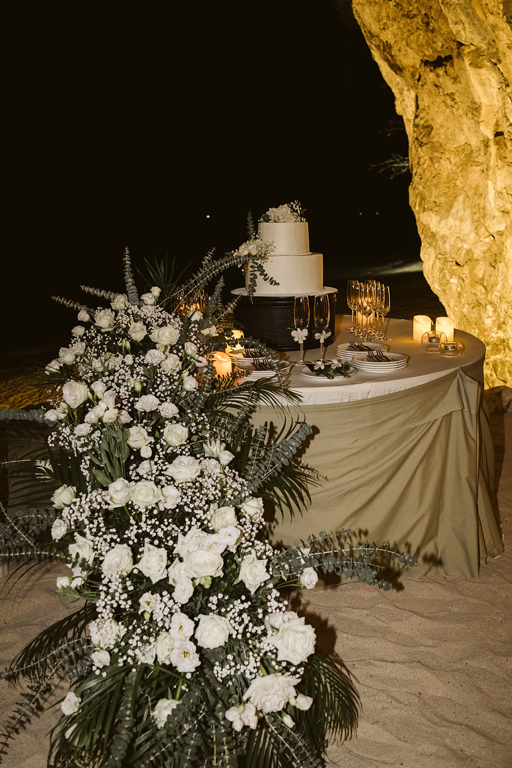 Cake Table White Flowers Rayavadee Krabi Wedding Thailand Blancorazon Wedding