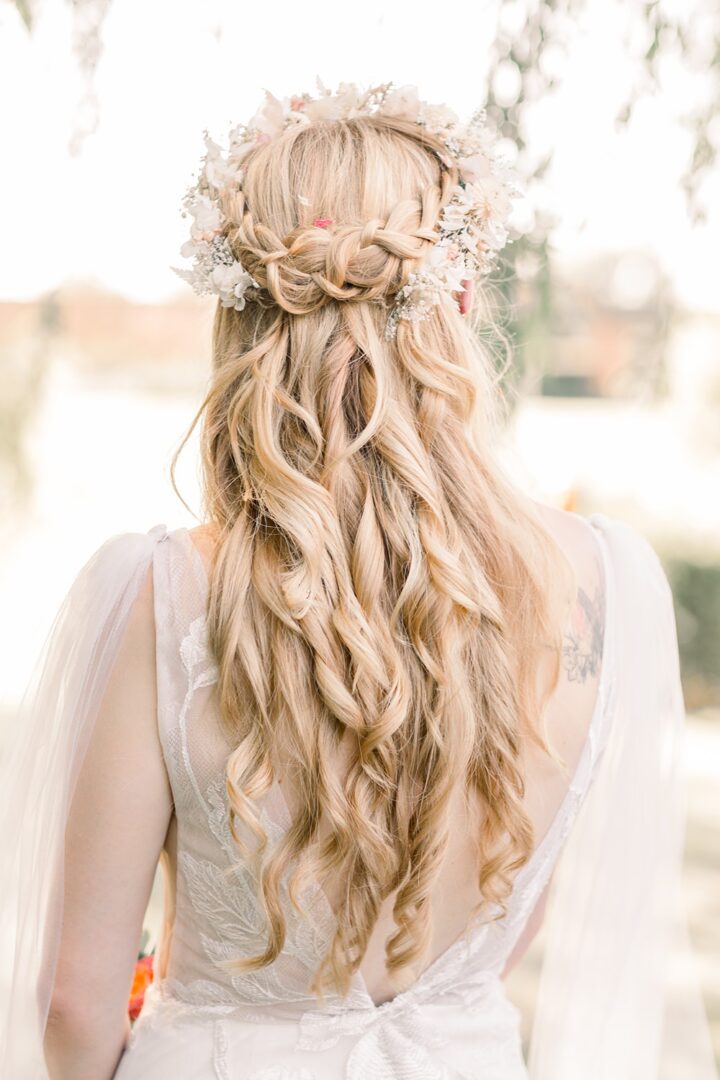 30 Pretty Half Up Half Down Wedding Hairstyles For Brides