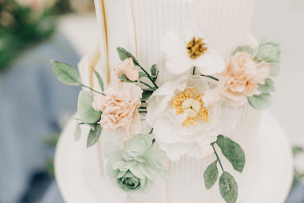 White Flower Cake 2 Tier Peach Yellow Lilac Wedding Ideas Tess Lucas Photography