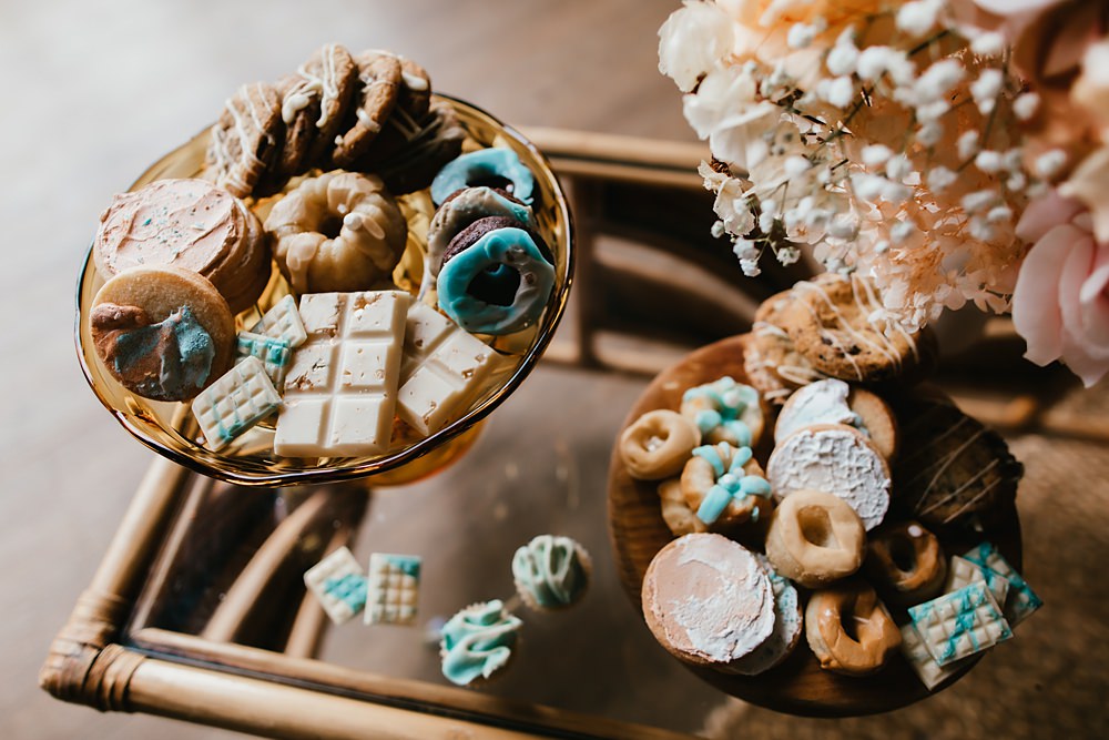Cupcakes Biscuits Stokes Barn Farm Wedding Ideas Pippa Volans Photography