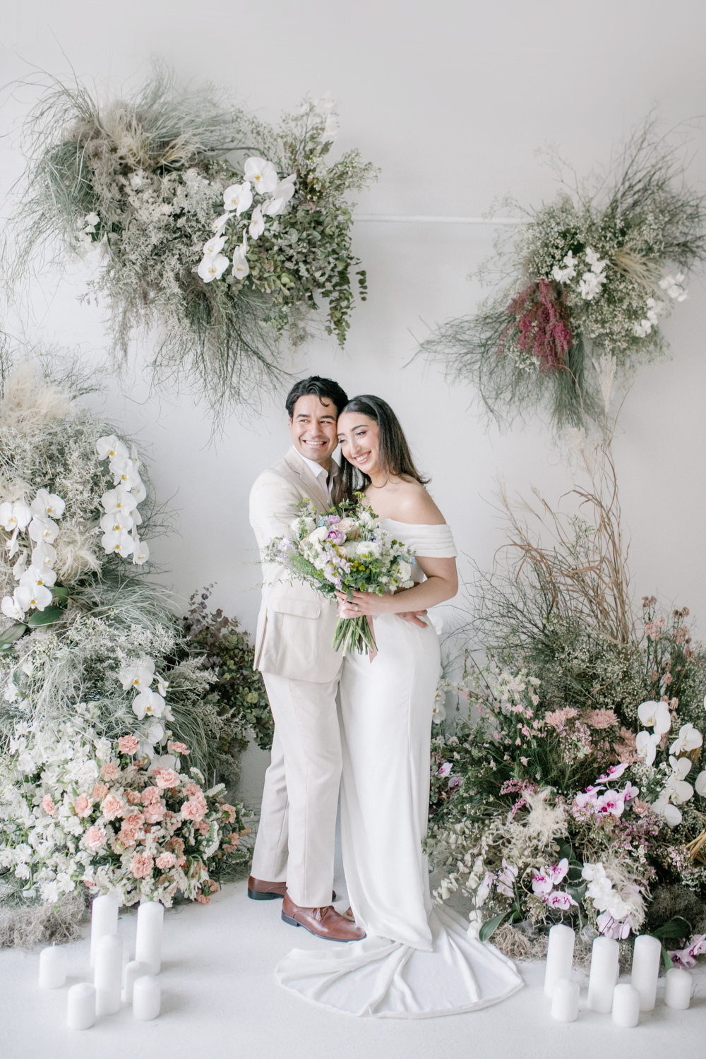 Portland wedding in peach and apricot tones | Portland Real Weddings, image size:1000x1500