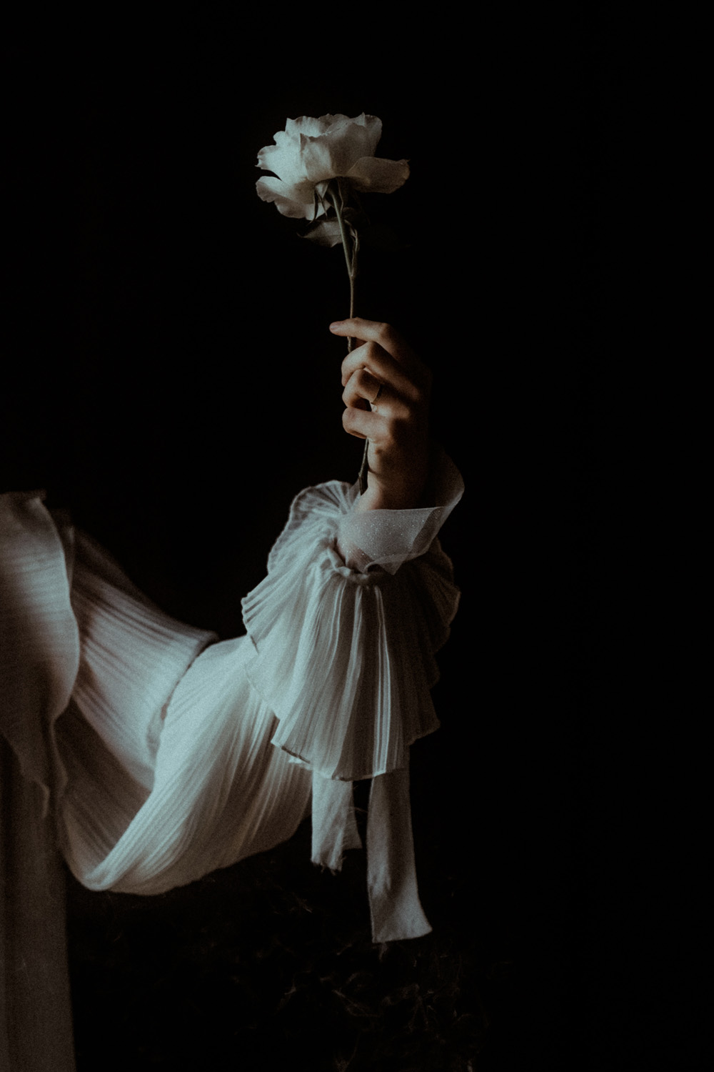 White Rose Chateau de Poudenas Wedding Gaetane Glize