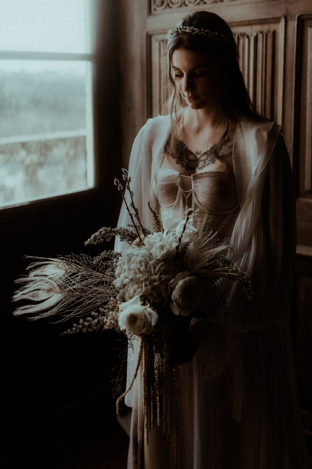 Bride Bouquet Flowers Dried Brown Grass Chateau de Poudenas Wedding Gaetane Glize