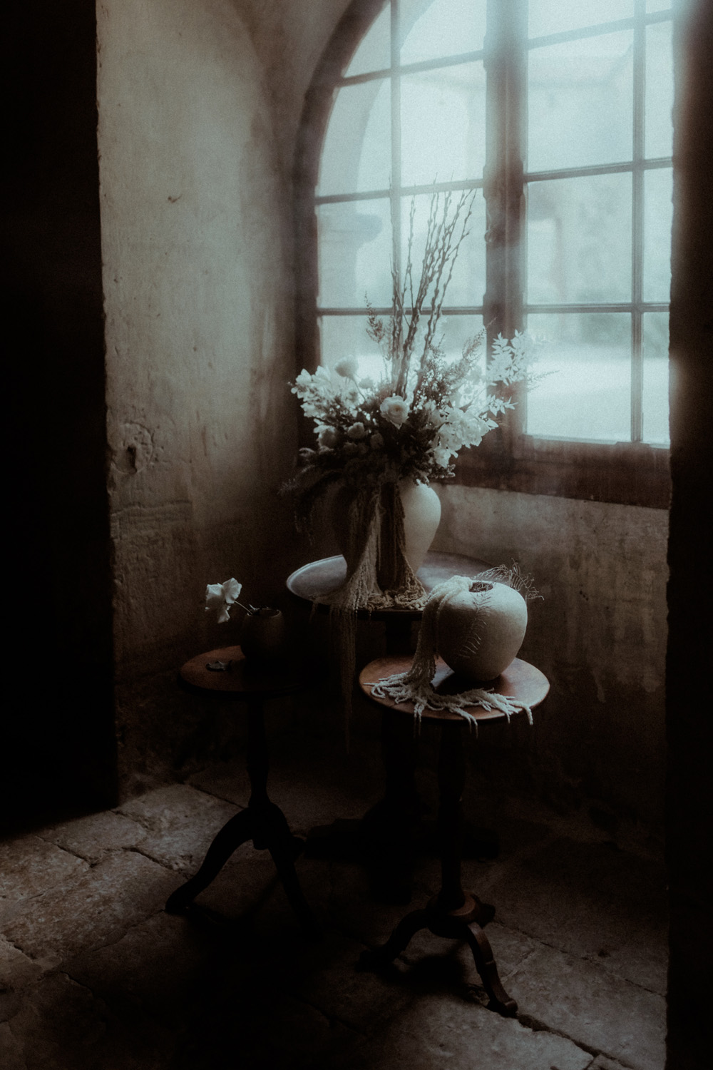 Table Decor Flowers Chateau de Poudenas Wedding Gaetane Glize
