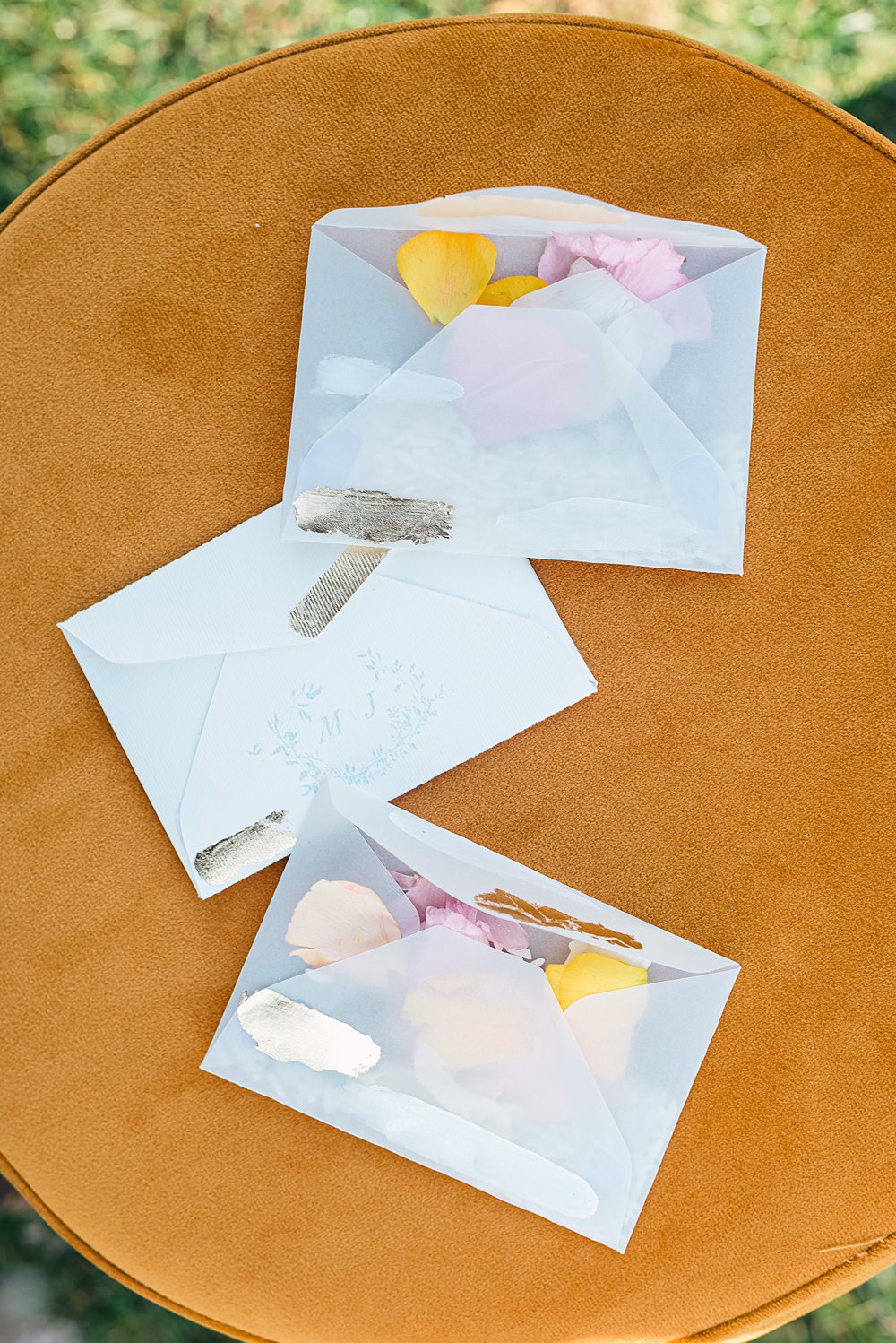 Confetti Envelopes Villa Orsi di Azzate Wedding Rossella Putino
