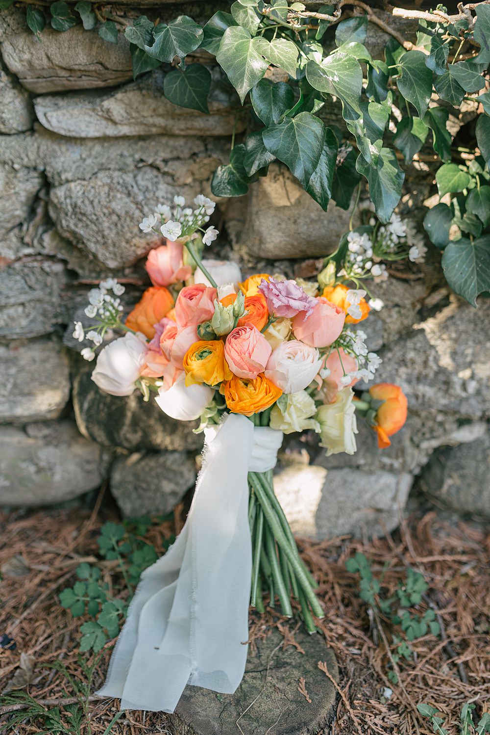 Bouquet Flowers Bride Spring Yellow Pink Peach Villa Orsi di Azzate Wedding Rossella Putino