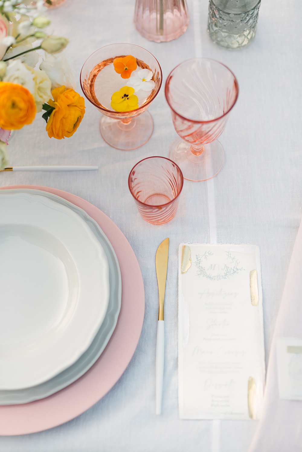 Place Setting Pink White Gold Flowers Villa Orsi di Azzate Wedding Rossella Putino