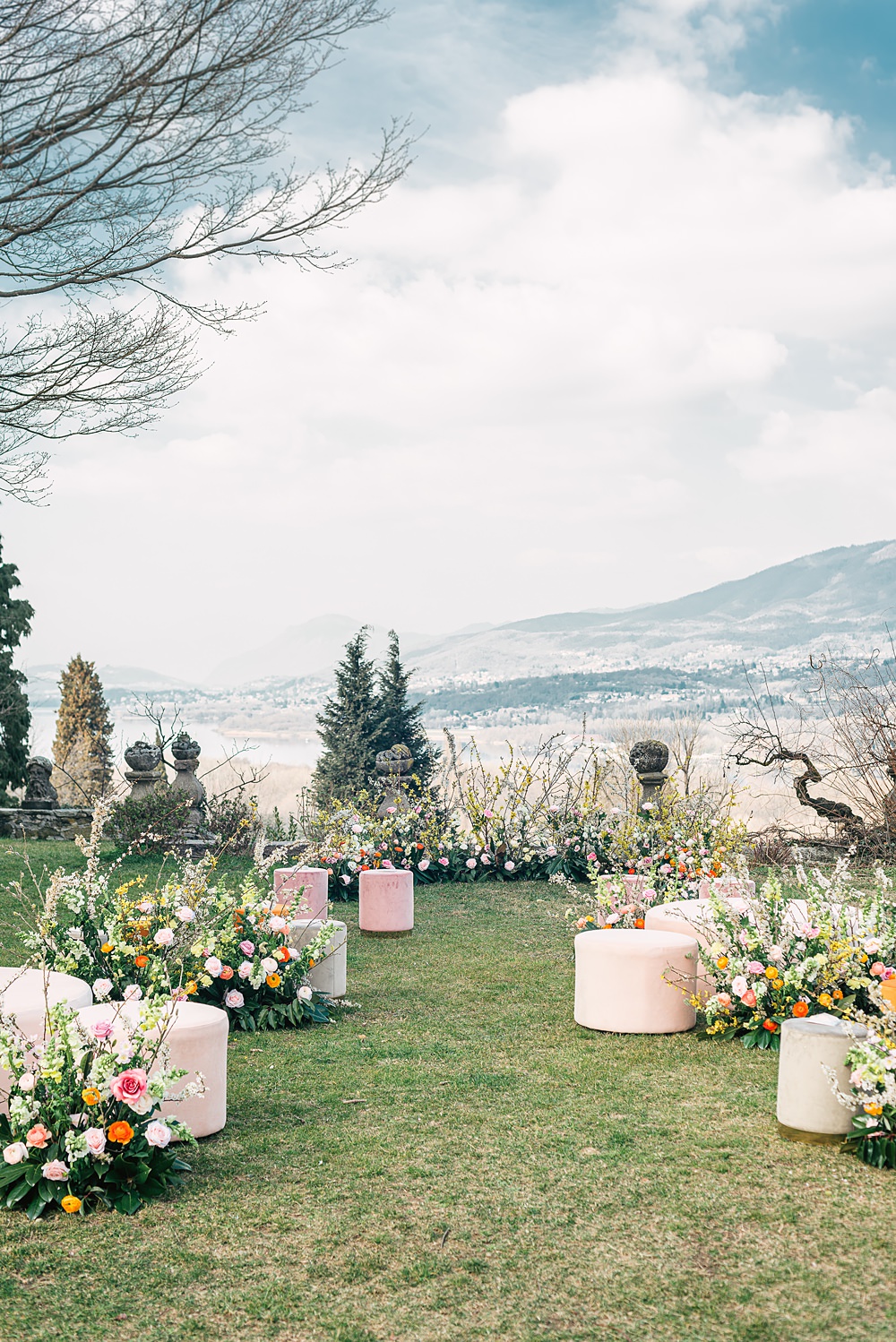 Aisle Pink Stools Meadow Floor Flowers Ceremony Villa Orsi di Azzate Wedding Rossella Putino