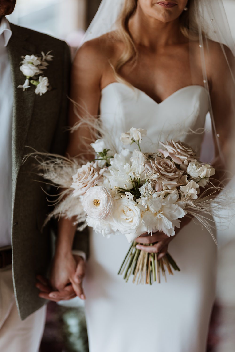 Bride Bouquet Flowers Cream Ivory Rose Grass Peony Wilde Lodge Wedding Pix By Vix