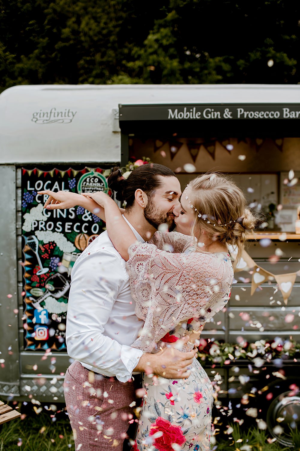 Barnfield Wedding Sonder Lust Photography Confetti Throw