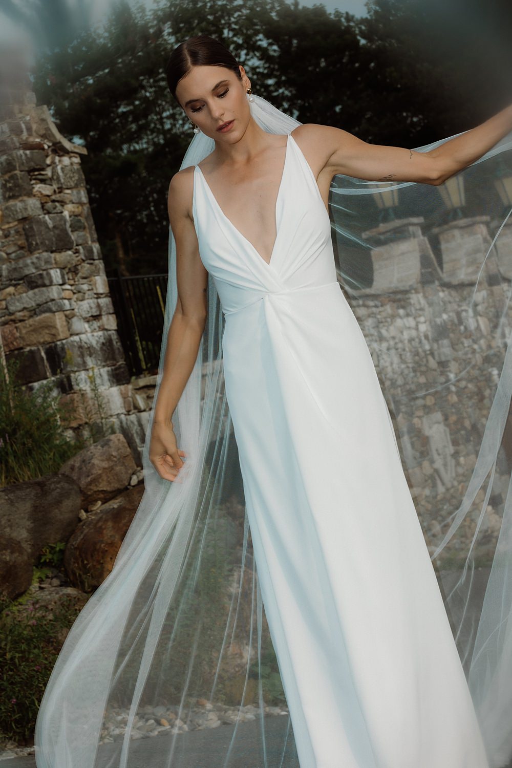Dress Gown Bride Straps Veil Romantic Château Ste-Agnès Wedding Crémeux Photo