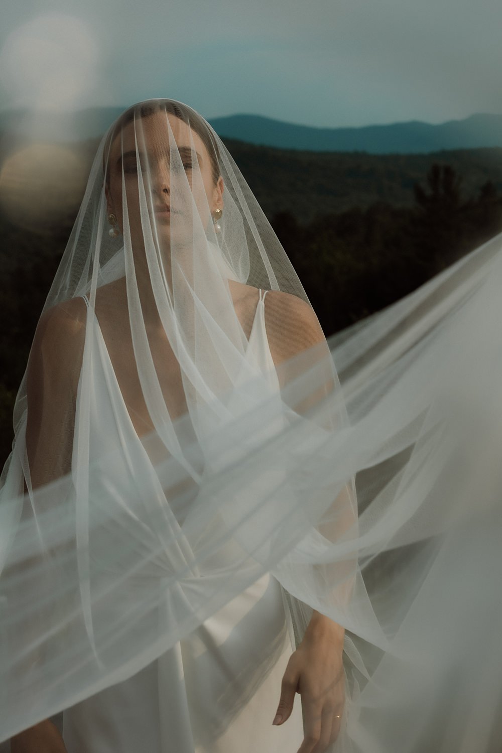 Dress Gown Bride Straps Veil Romantic Château Ste-Agnès Wedding Crémeux Photo
