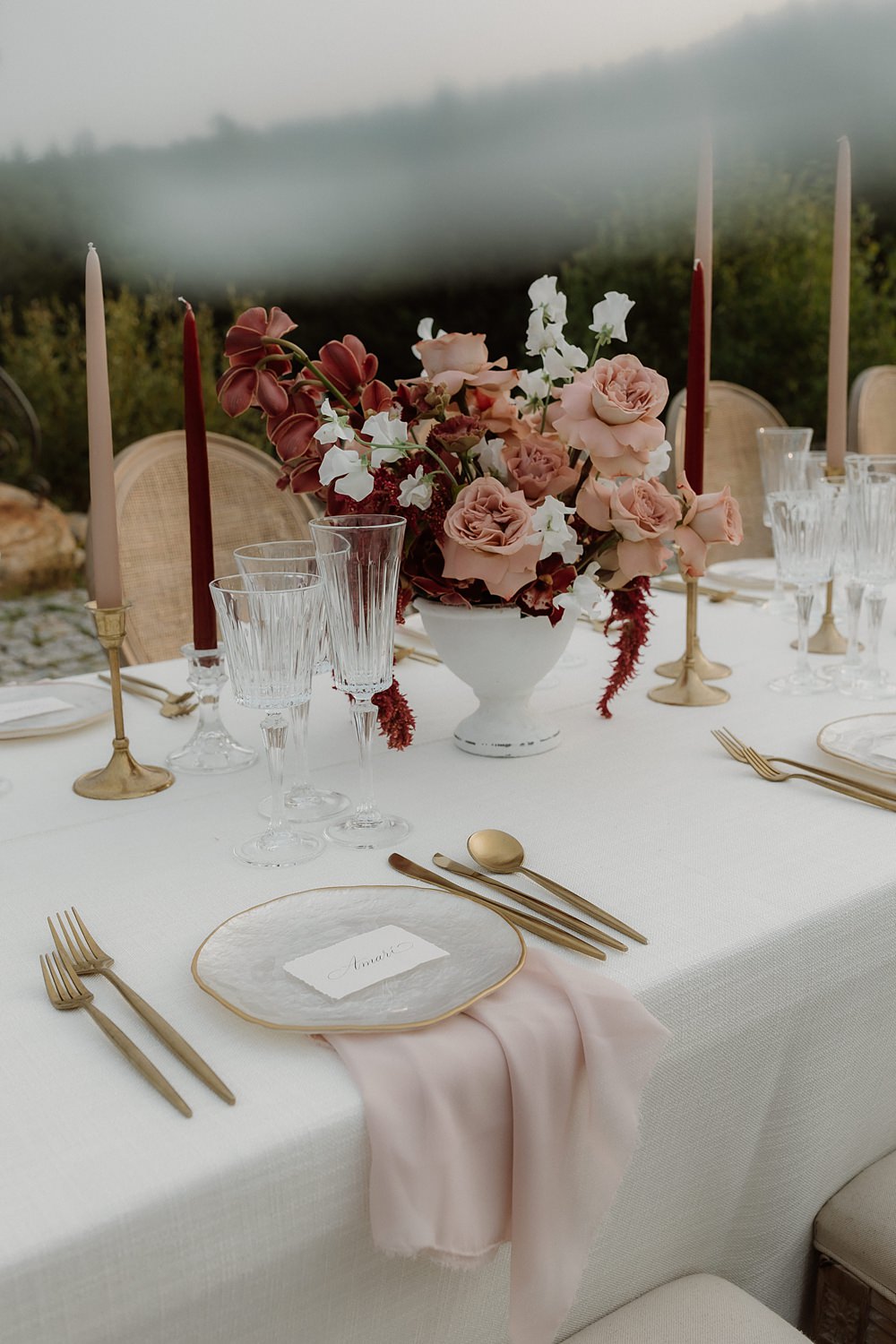 Table Decor Setting Gold Pink Red Place Setting Château Ste-Agnès Wedding Crémeux Photo