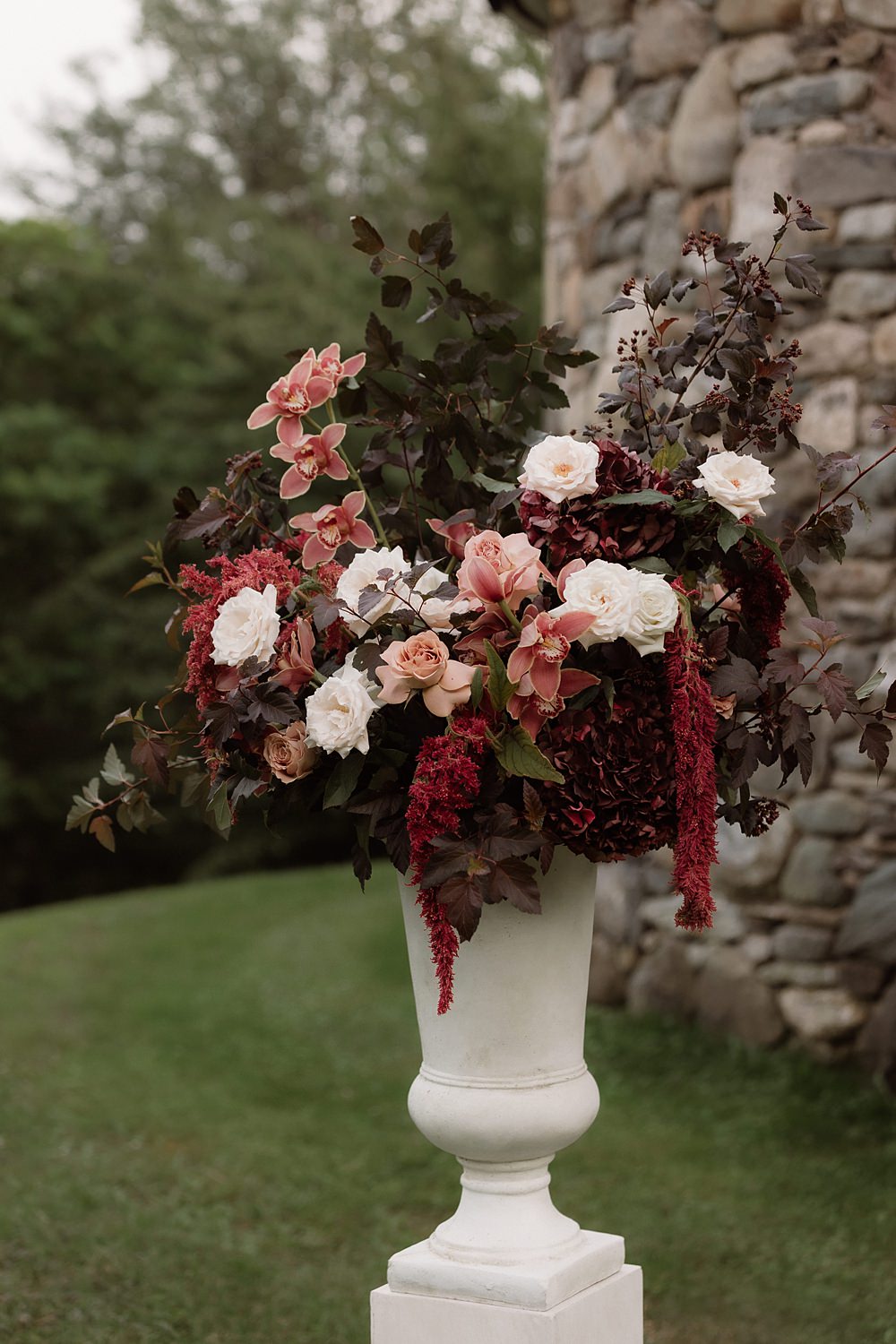 Pink Red Flowers Arrangement Château Ste-Agnès Wedding Crémeux Photo