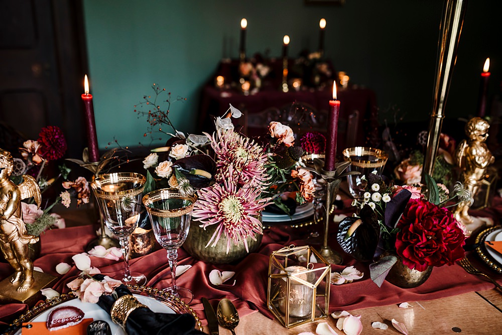 Dunwood Hall Estate Wedding Amy Faith Photography Red Black Table Decor Flowers Gold Tableware