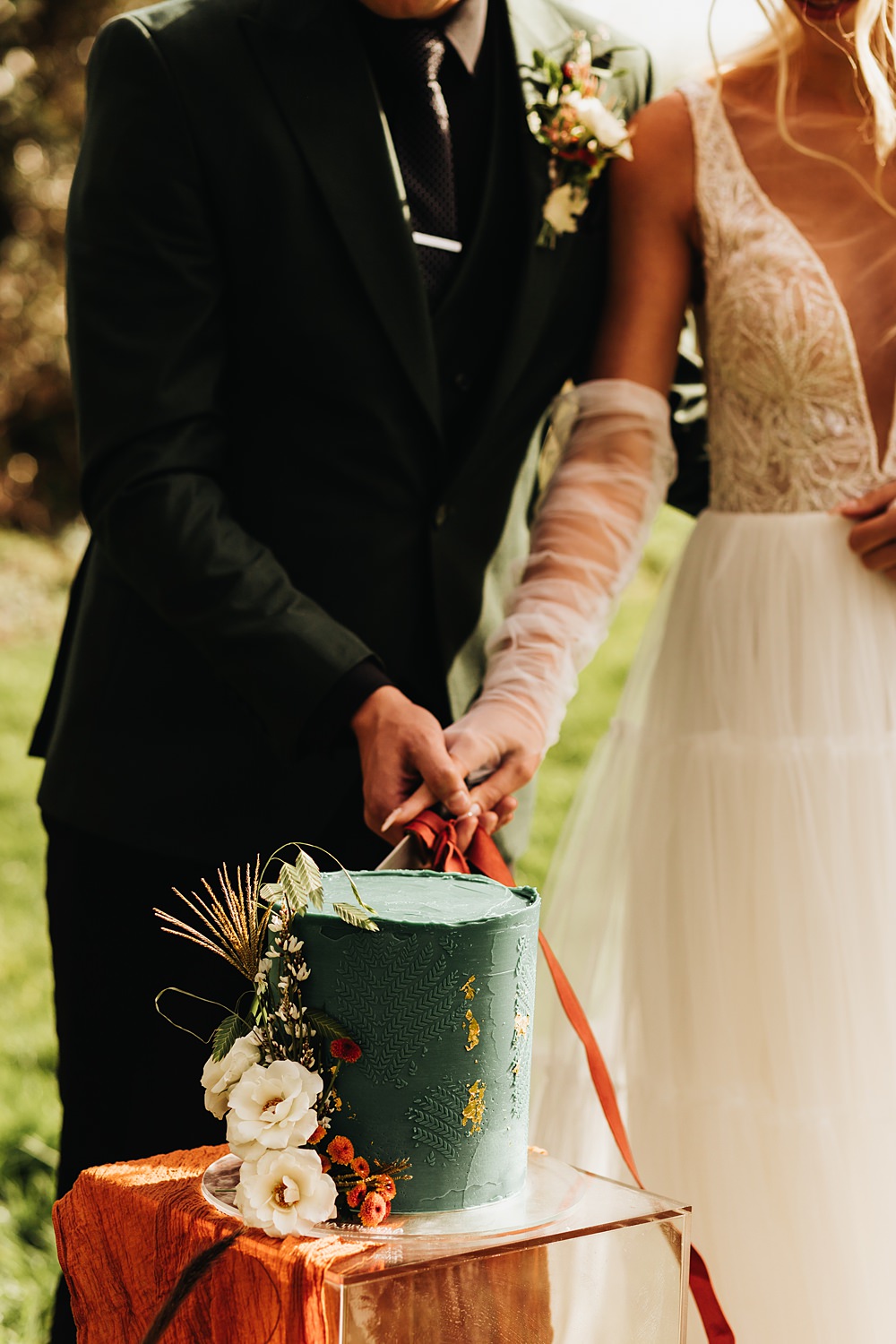 Green Gold Cake Flowers Rust Green Wedding Ideas Julie Clarke Photography