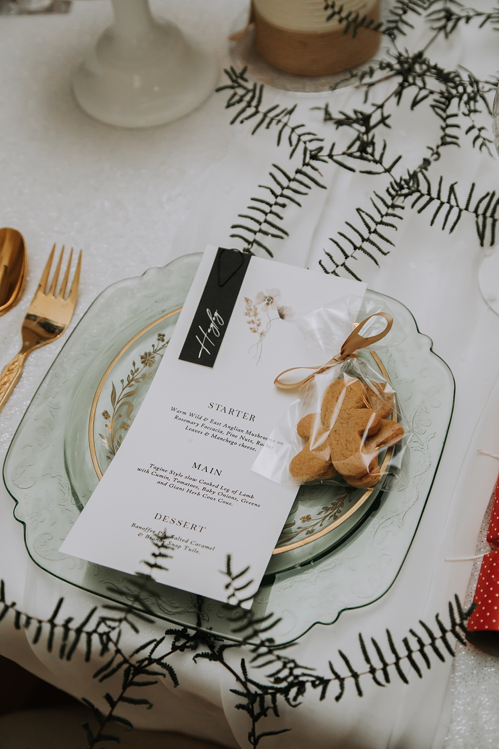 Burgundy Green Christmas Wedding Ideas Charly Mae Photography Place Setting Charger Plate Glass Menu Cookie Gingerbread Man Favour