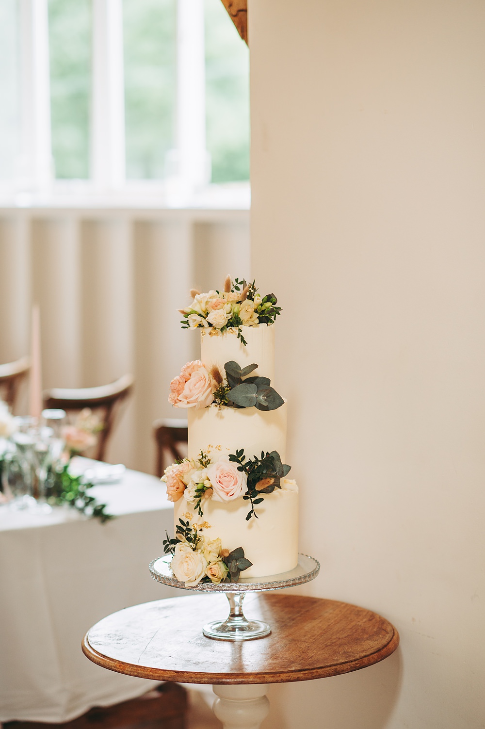 Hyde House Wedding Cotswold Pictures 3 Tier White Cake Peach Flowers Glass Stand