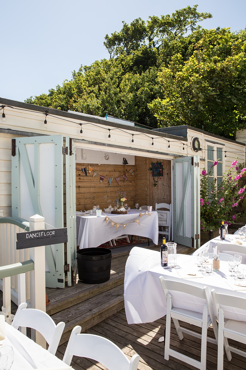 Kent Seaside Wedding Hannah Larkin Photography Top Table Outbuilding