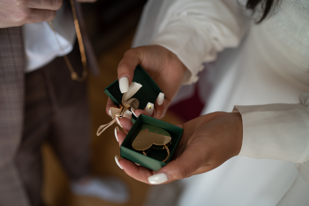 Sliabh Liag Donegal Elopement Wild and Green Photography Love Lock Key