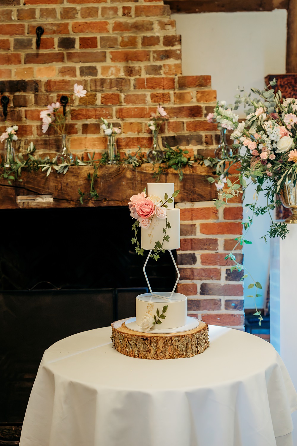 Summer Blush Wedding NK Photography Cake Log Stand Invisible Tier