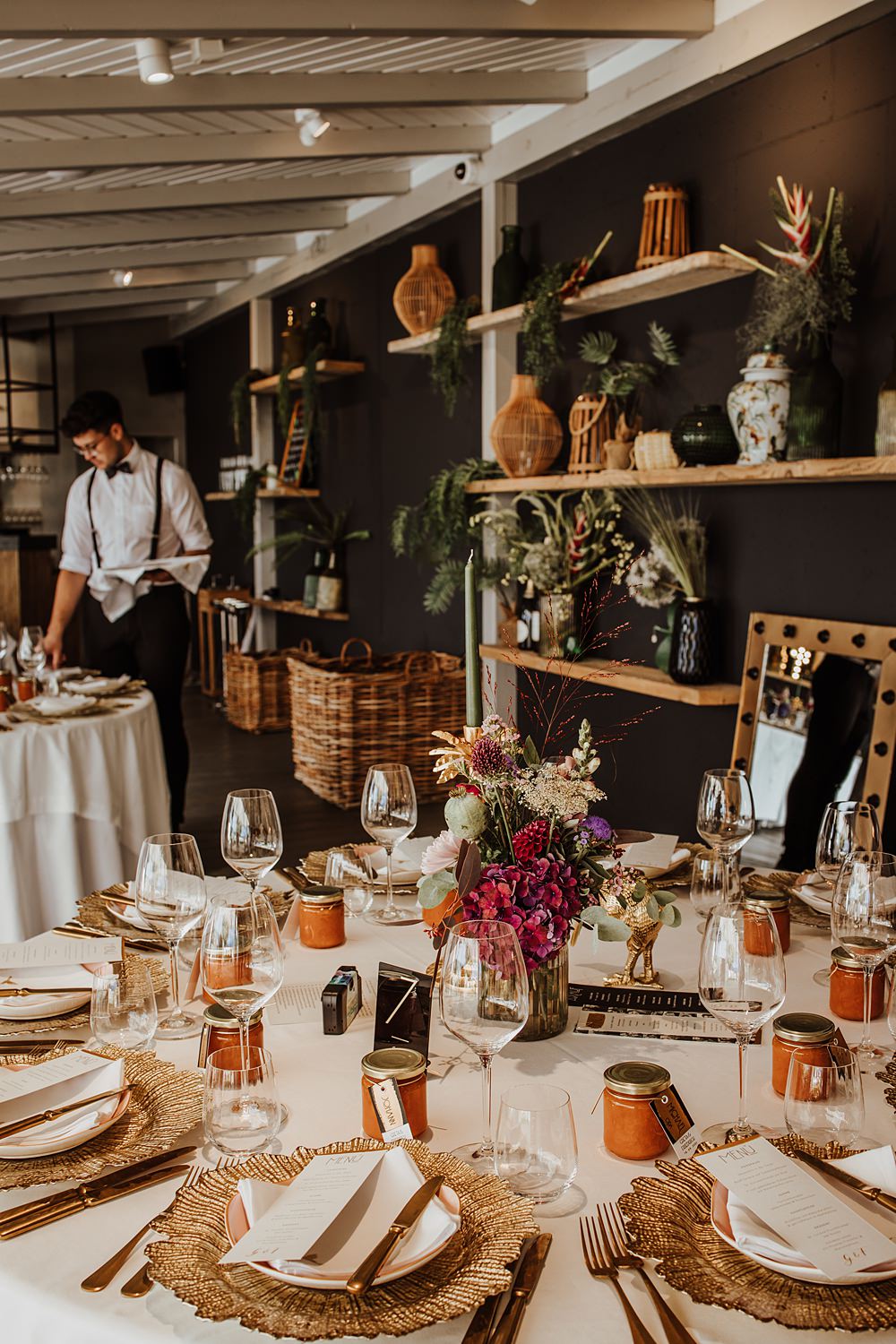 Fernblick Wedding Sandy Alonso Photography Round Table Decor Flowers Centrepiece