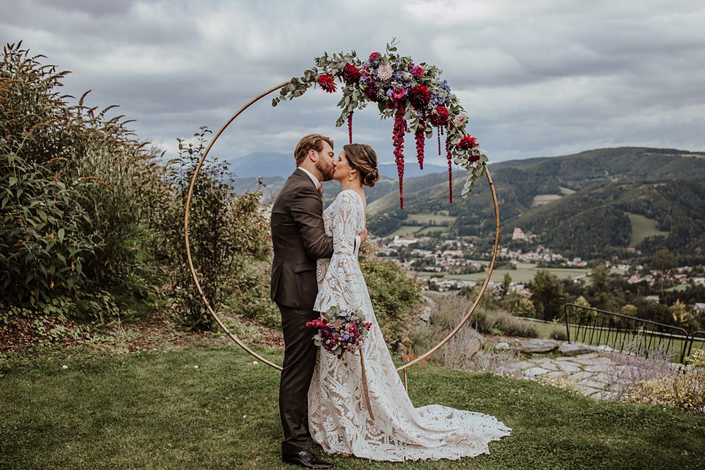 Fernblick Wedding Sandy Alonso Photography Hoop Ceremony Flower Backdrop
