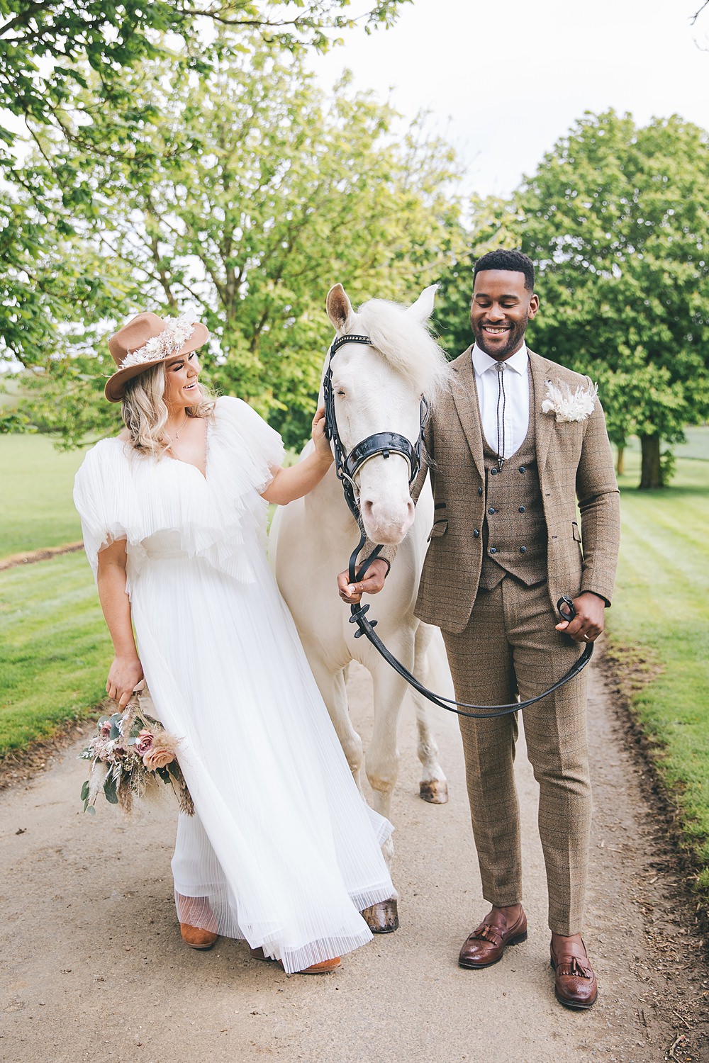 Boho Western Wedding Ideas Red Peacock Photography Horse