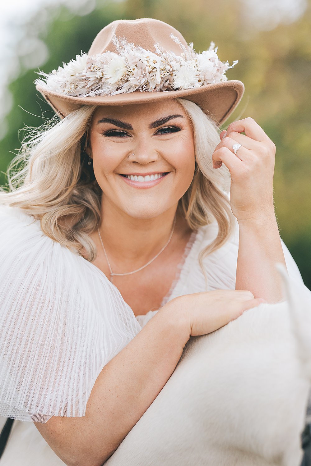 Boho Western Wedding Ideas Red Peacock Photography Bride Makeup Natural