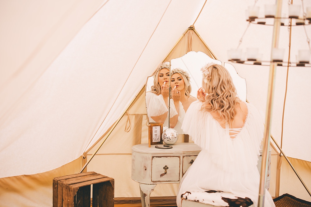 Boho Western Wedding Ideas Red Peacock Photography Bridal Prep