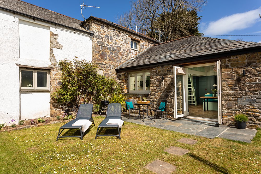 Cornwall Mini Moon Romantic Cider Barn Garden