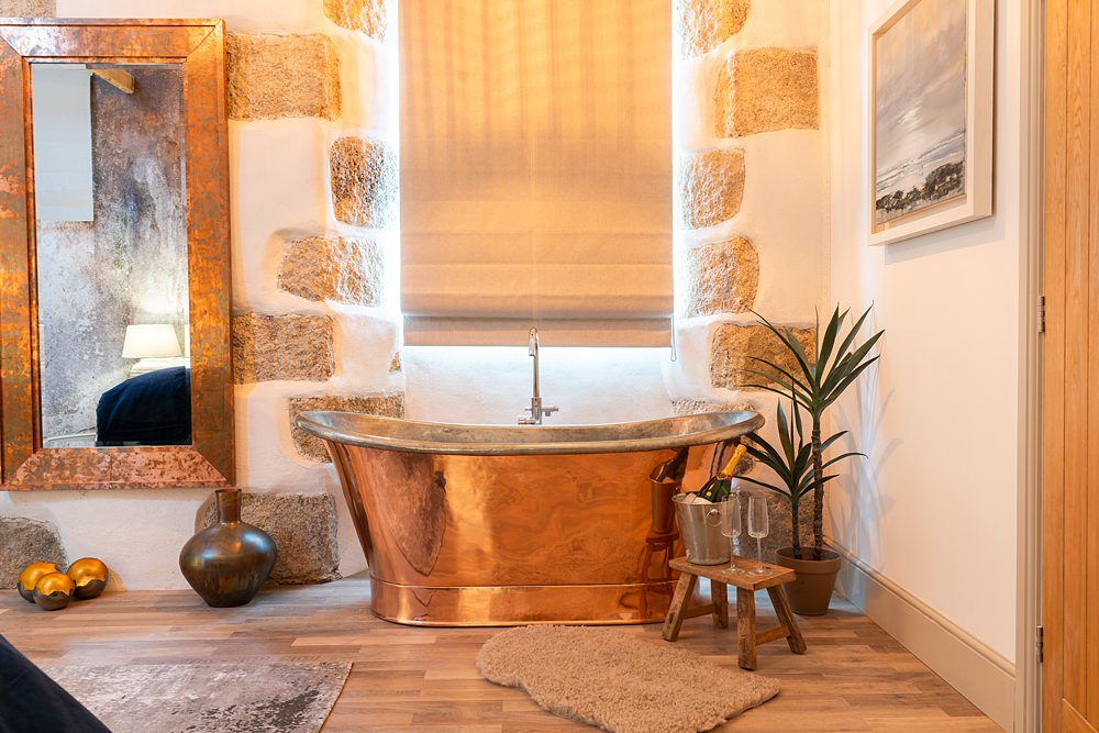 Cornwall Mini Moon Romantic Copper bath at The Farriers