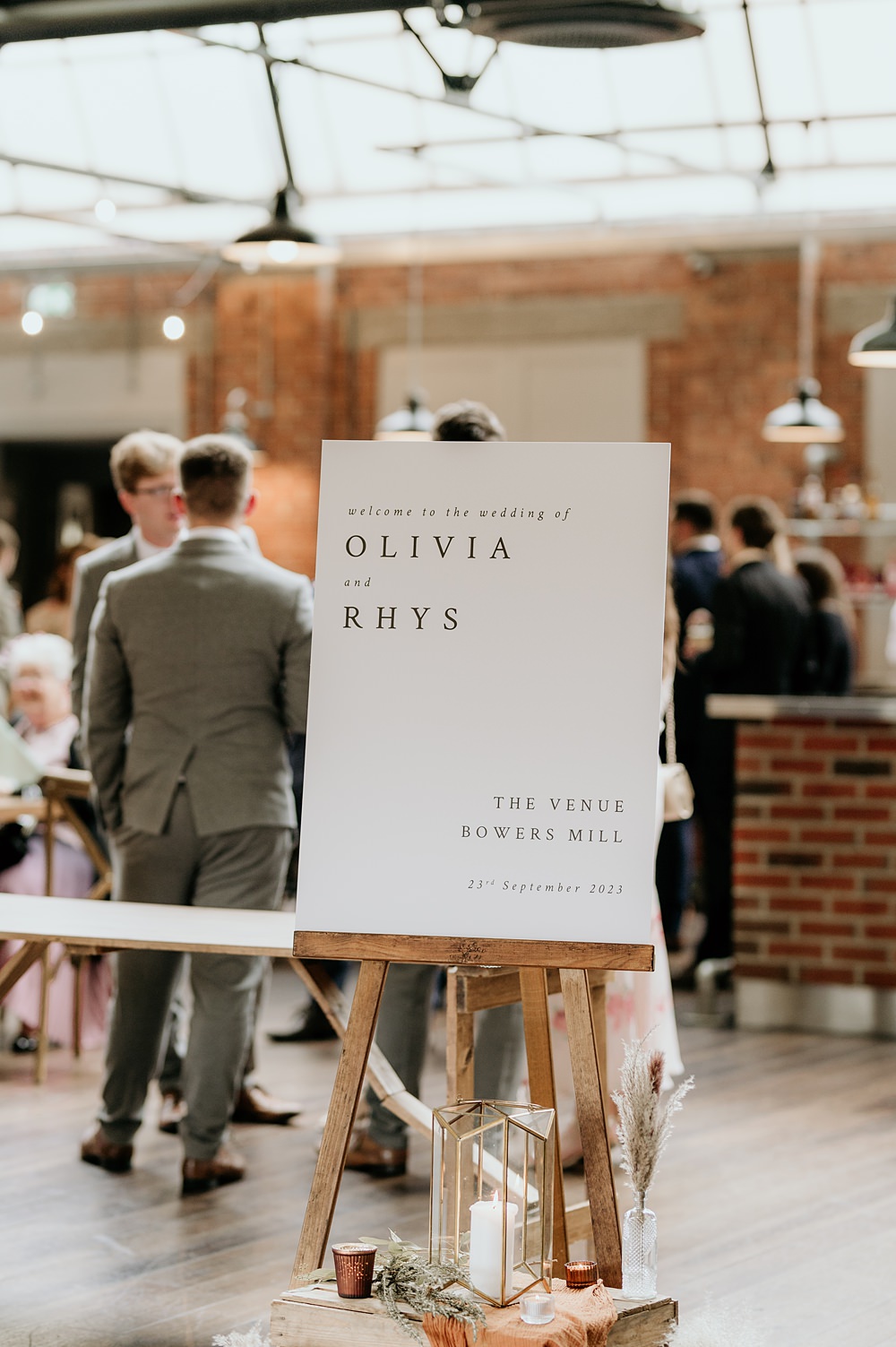 Cosy Romantic Wedding Hannah Shearman Photography Simple Modern Welcome Sign