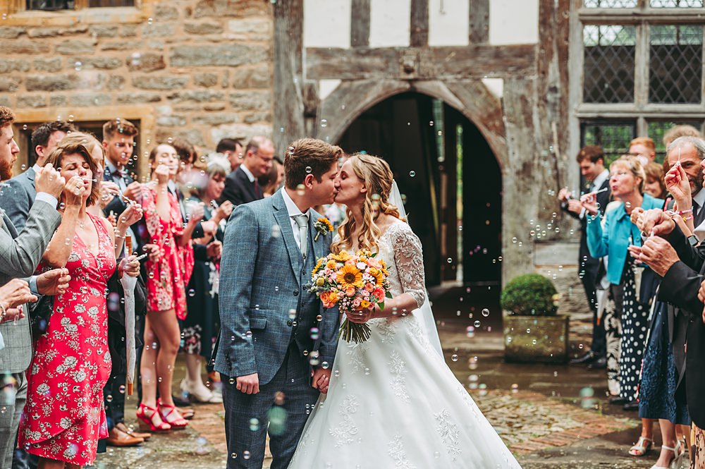 Manor House Wedding Cotswolds Cotswold Pictures Bubble Confetti