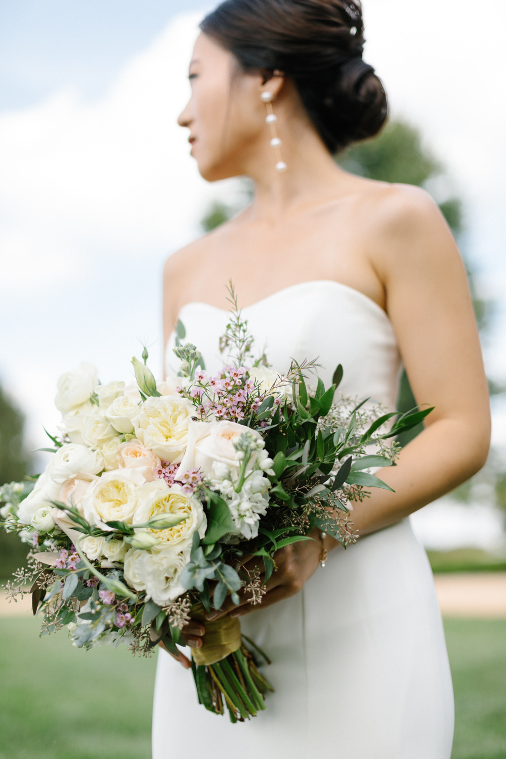 Keswick Vineyards Wedding The Smiths Photography Bouquet Flowers Cream Rose Wax Flower Foliage