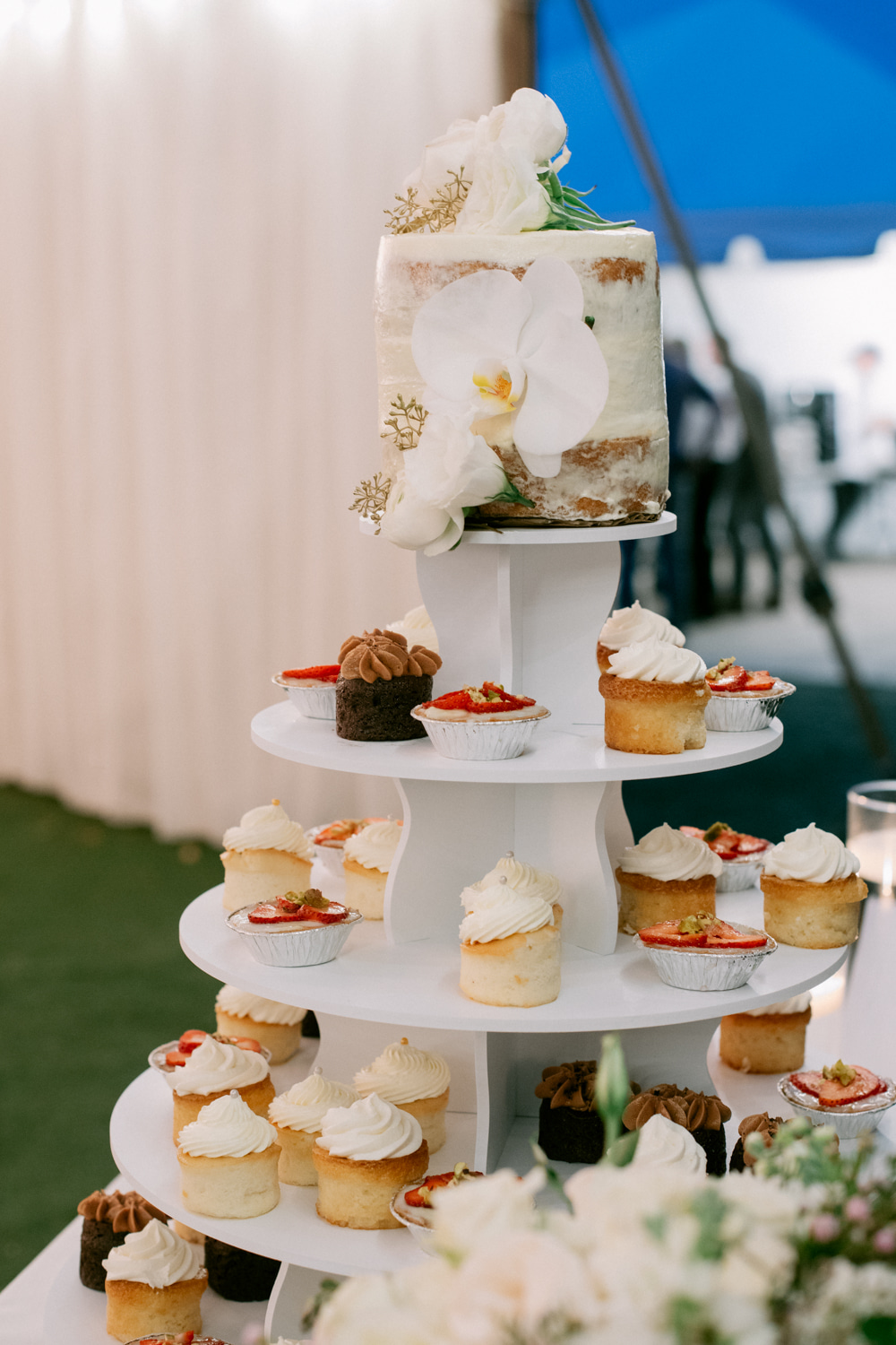 Keswick Vineyards Wedding The Smiths Photography Cupcake Tower