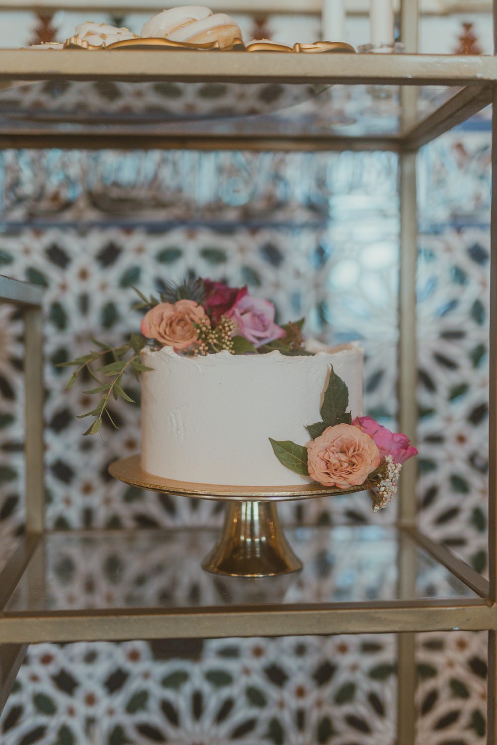 Son Julia Country House Wedding Wedding Adrian Restuccia Single Tier Cake Flowers