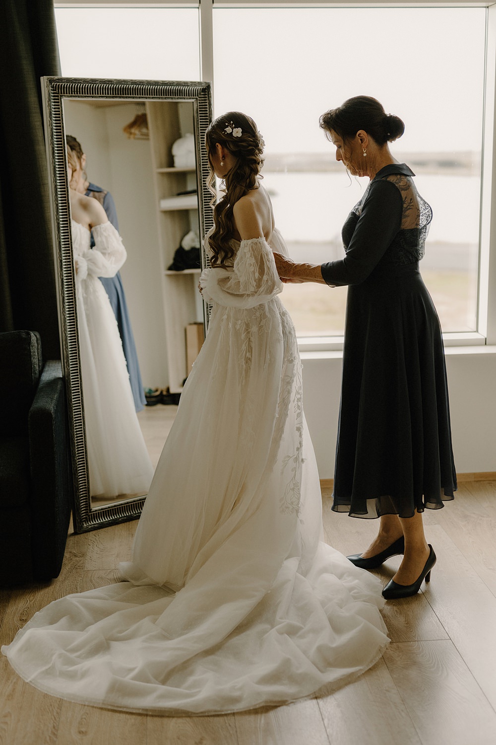 Hotel Katla Wedding ISKRA Photography Mother Of The Bride Outfit